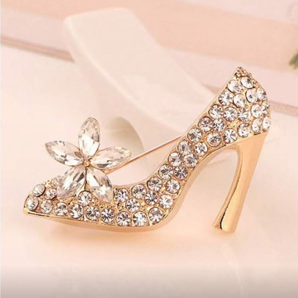Elegant Gold Crystal-Embellished Women's Heel Brooch